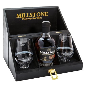 Wooden Gift Box with Millstone Oloroso MW 350ML & 2 Millstone glasses Zuidam Distillers